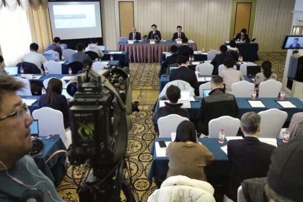 中国の景況感、「悪化」が64％