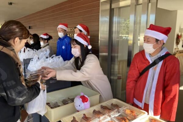 地域の未来を担うこども達へ地元企業からのクリスマスプレゼント　物価高・食材高騰の中、地元企業がこども食堂を支援