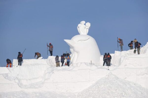 ハルビン太陽島雪像芸術博、雪像作り着々　中国黒竜江省