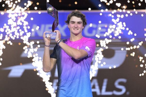 18歳のフォンセカが予選から無敗の完全優勝「自分を誇らしく思う」[Next Gen ATPファイナルズ]