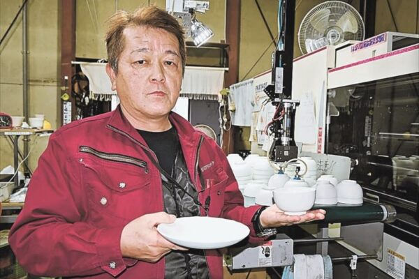 【ふくしま創生　挑戦者の流儀】古川プラスチック（福島県会津若松市）社長・古川孝治（中）　漆器材加工　技術で勝算