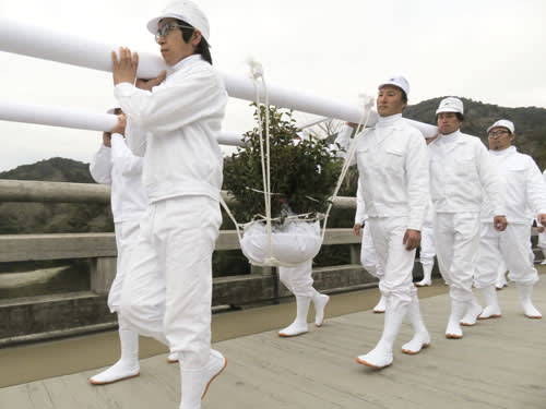 カンツバキ奉納、植樹　日本造園組合連合会、伊勢神宮内宮で感謝祭　三重